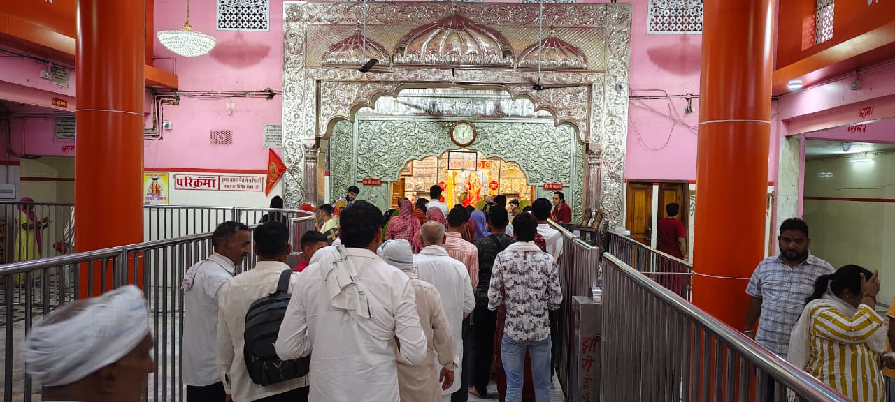 अंजनी माँ के दरबार मे भक्तो ने लगाई धोक