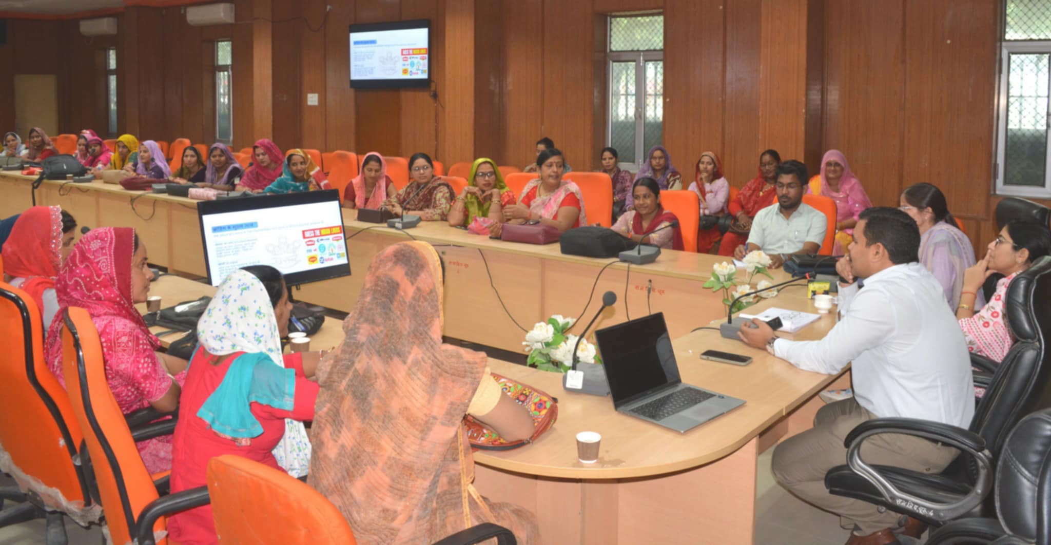 डिजीटल माध्यमों का हो उपयोग, महिलाएं बने आर्थिक रूप से आत्मनिर्भर व समृद्ध : जिला कलक्टर अभिषेक सुराणा