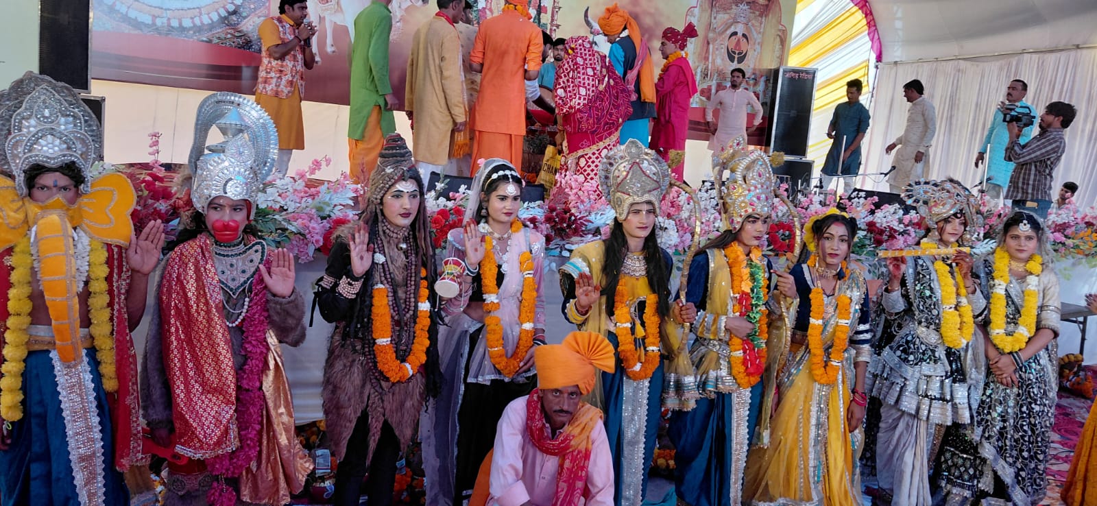 गुडावड़ी मे नौ दिवसीय श्रीराम कथा का शुभारम्भ, कलश यात्रा निकाली।