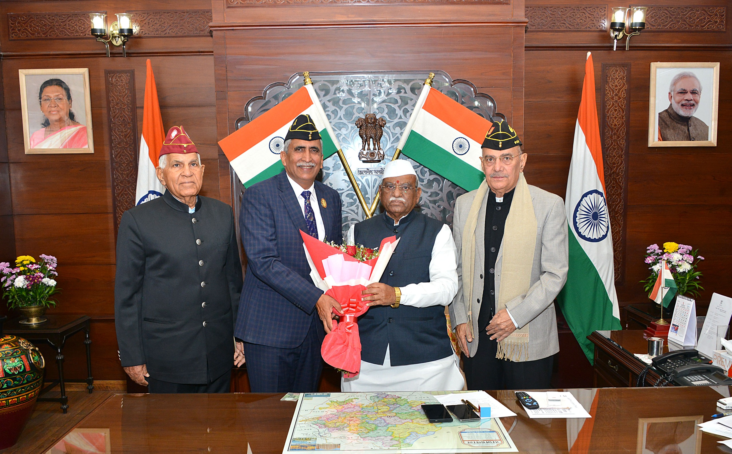 राजभवन मे राजस्थान स्टेट एक्स सर्विसेज लीग के अध्यक्ष ने राज्यपाल से की मुलाकात