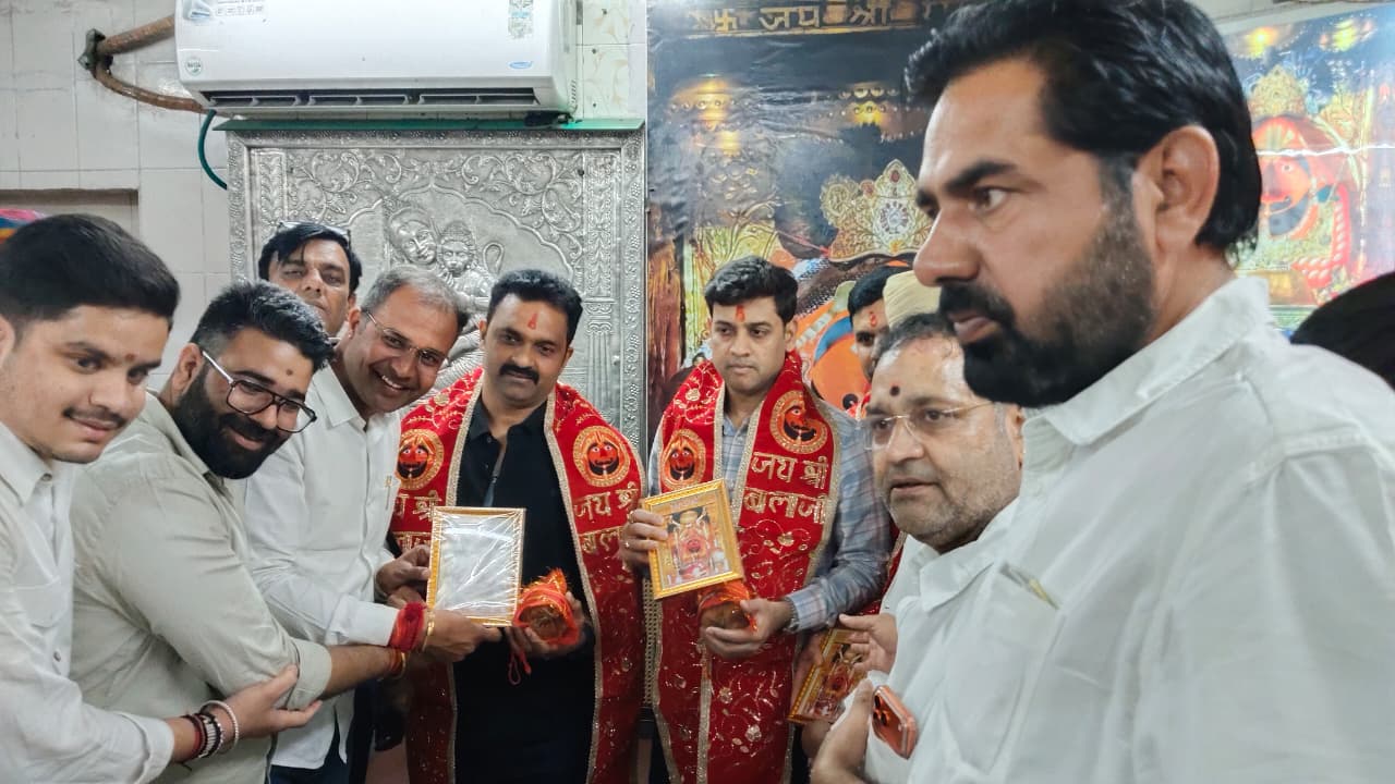 केंद्रीय मंत्री कमलेश पासवान ने किए बालाजी के दर्शन।