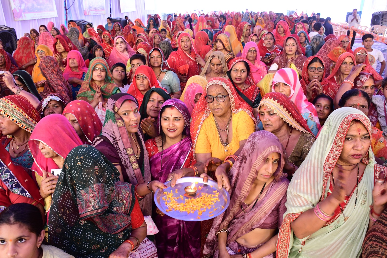 दूसरों के सुख से सुखी होना और दूसरों के दुख से दुखी होना ही संत होने के लक्षण हैं - मंहत दिनेशगिरि महाराज।