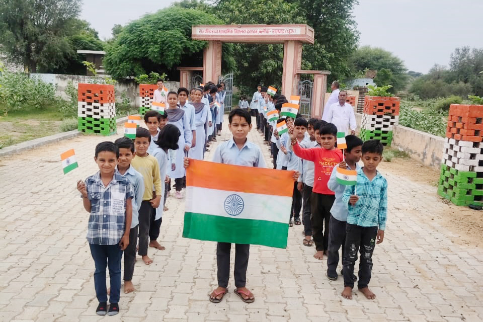 दयावठ में निकाली तिरंगा यात्रा