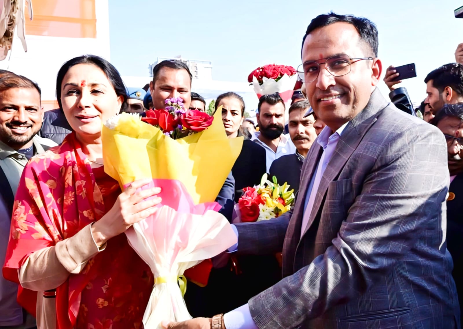 तीन पंचायतो को सड़क से जोड़ने पर ग्रामीणो ने उपमुख्यमंत्री दिया कुमारी  का आभार जताया 