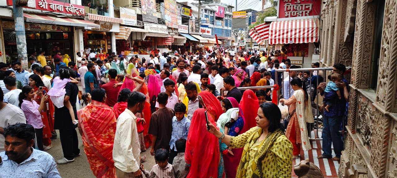हजारो श्रद्धालुओ ने किए बालाजी महाराज के दर्शन, मेला नियंत्रण कक्ष का फीता काटकर किया उद्घाटन।