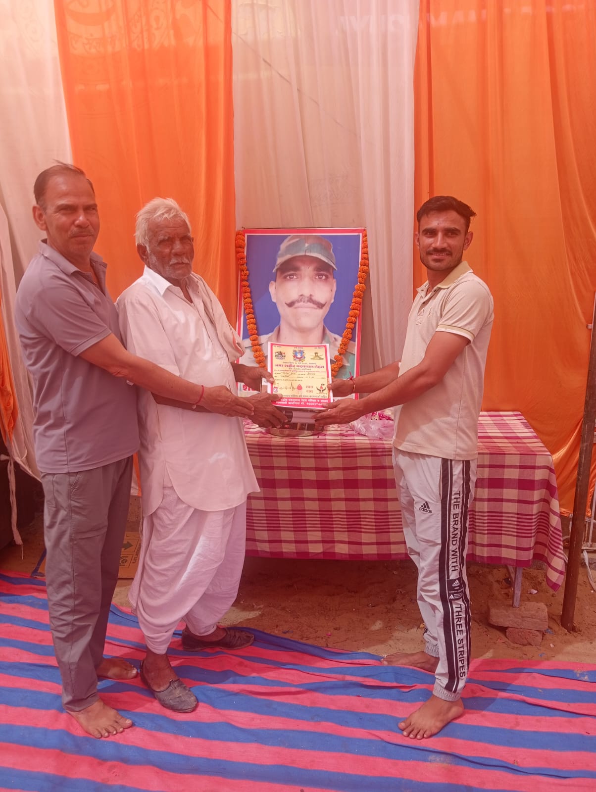 बामणिया मे शहीद के शहादत दिवस पर हुआ रक्तदान शिविर।